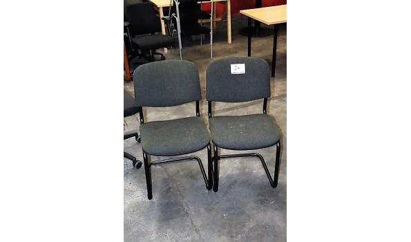 2 stoelen in stof bekleed